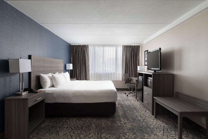 Room 17 of 33