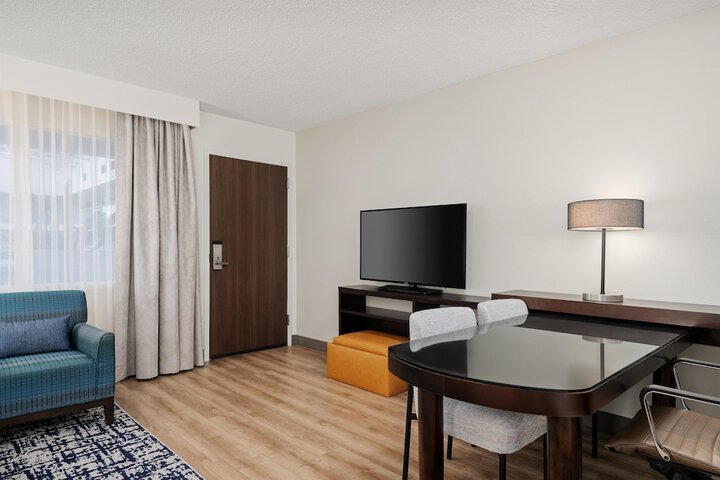 Embassy Suites by Hilton Seattle Tacoma International Airport
