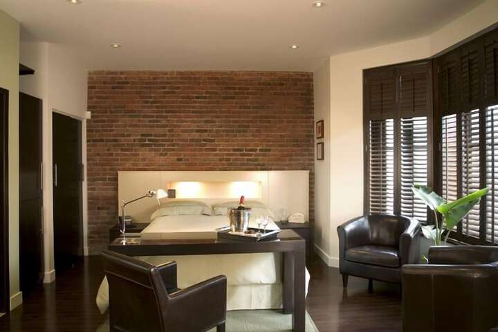 Room 14 of 18
