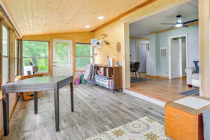 Lakefront Cabin w / Fire Pit Dock, & Boat Rental