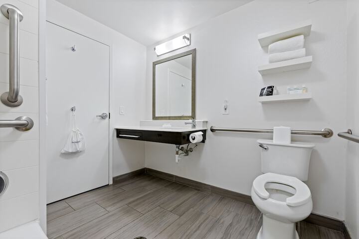 Room 30 of 62