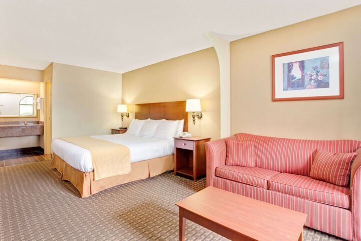 Room 9 of 14