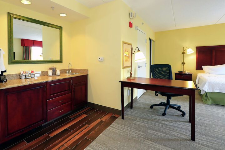 Room 52 of 115