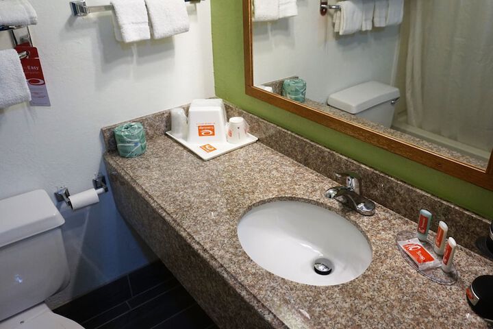 Econo Lodge Inn & Suites Pekin - Peoria Area