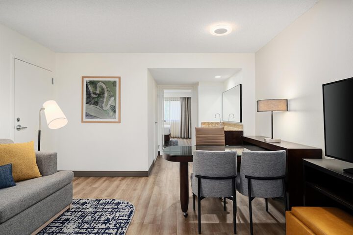 Embassy Suites by Hilton Seattle Tacoma International Airport