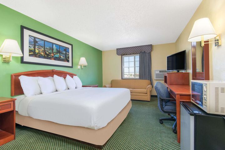 Room 7 of 15