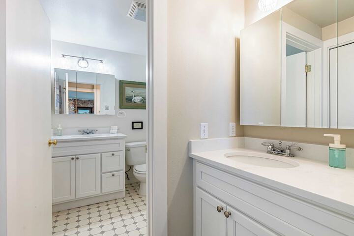 Private Beach Access + Water Views! Sleeps 18 Historic 6bdr Farmhouse w / Deck
