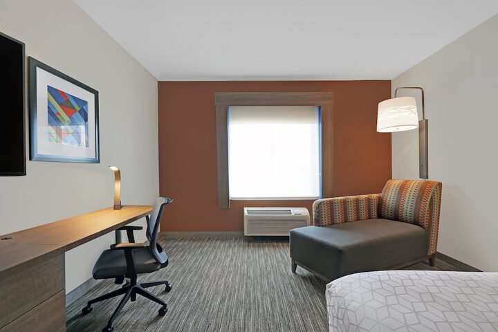 Holiday Inn Express Hotel & Suites NEWPORT by IHG