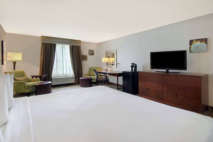 Room 48 of 82