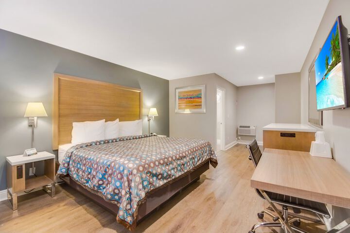 Room 32 of 81