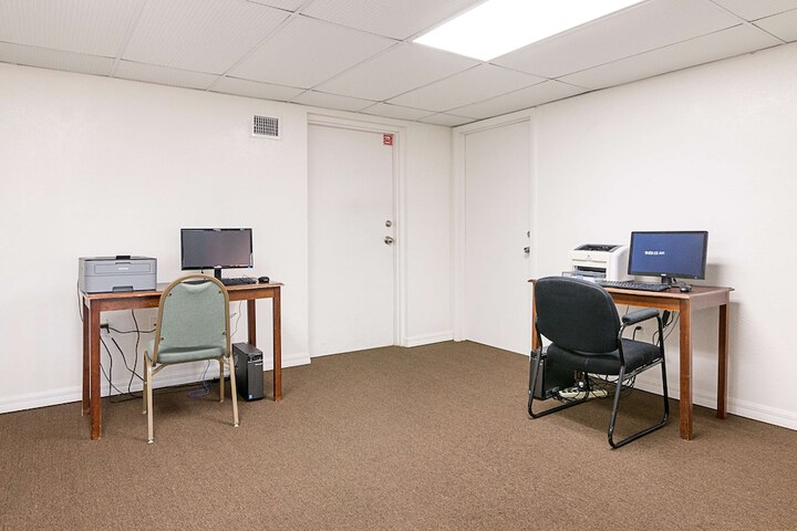 Business Center 27 of 29