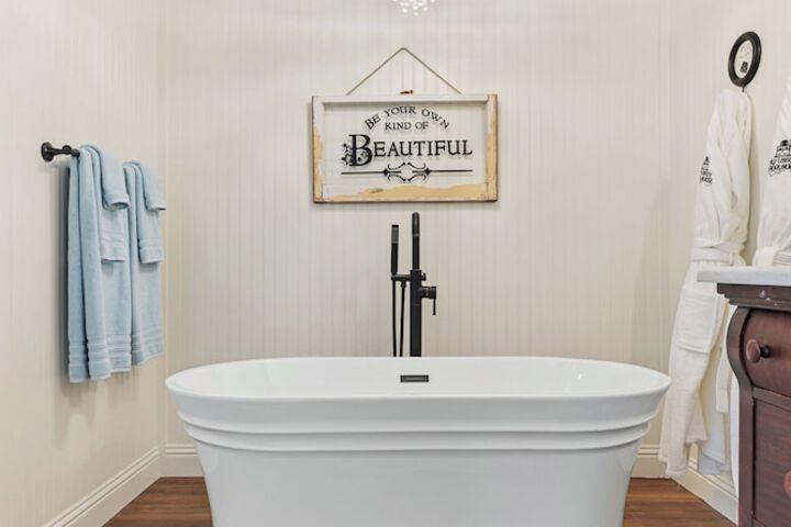 The Old Liberty Schoolhouse B & B