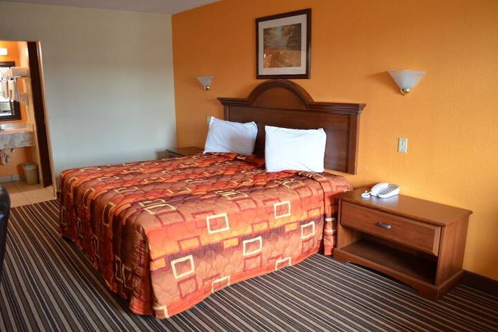 Room 4 of 16