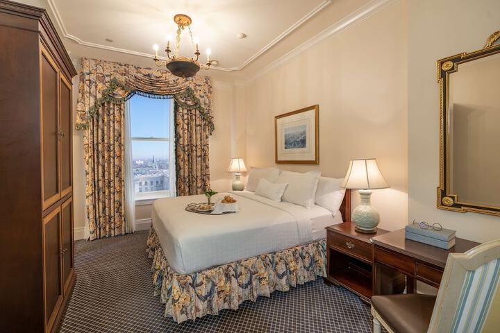 Room 32 of 66