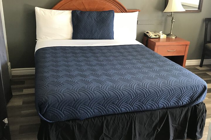 Room 17 of 38