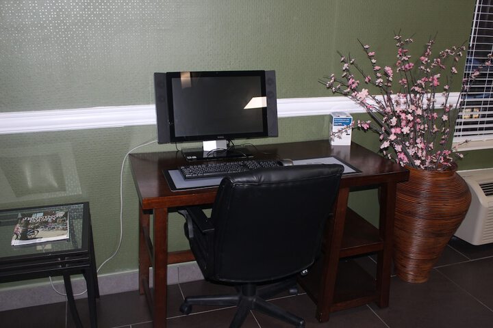 Business Center 29 of 29