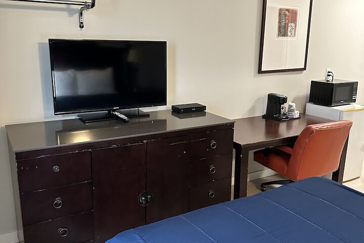 Room 10 of 33