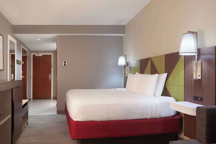 Room 16 of 28
