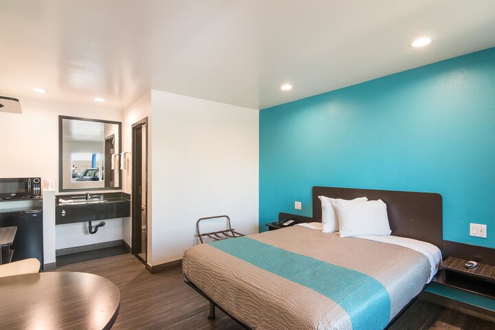 Room 22 of 35