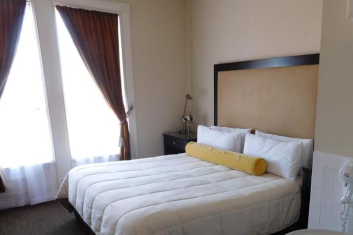 Room 12 of 37