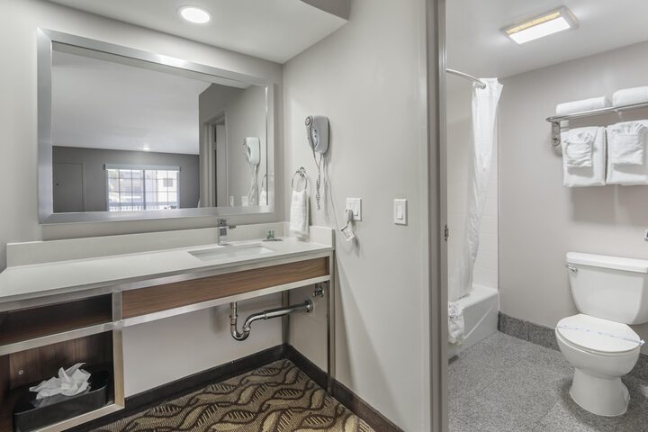 Best Western Airport Plaza Hotel – LAX  Airport LA Stadium