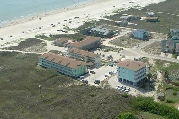 Beachgate CondoSuites and Oceanfront Resort
