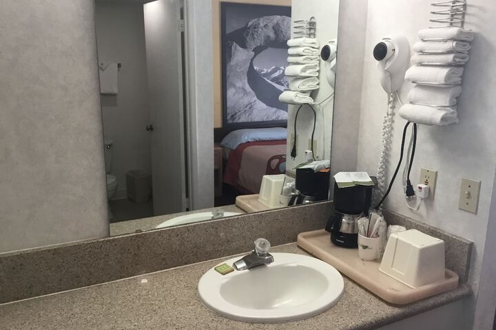 Room 6 of 30