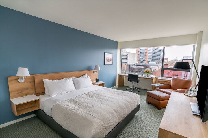 Room 5 of 12