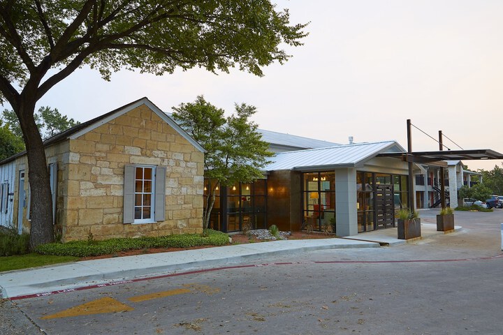 Fredericksburg Inn & Suites