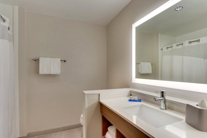 Room 35 of 79