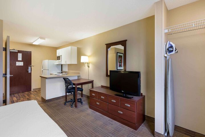 Room 18 of 28