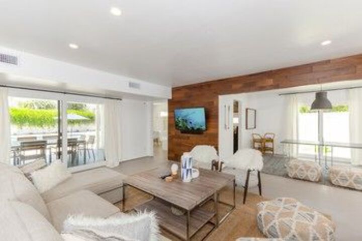 3Br 2BA Modern Luxury House by RedAwning