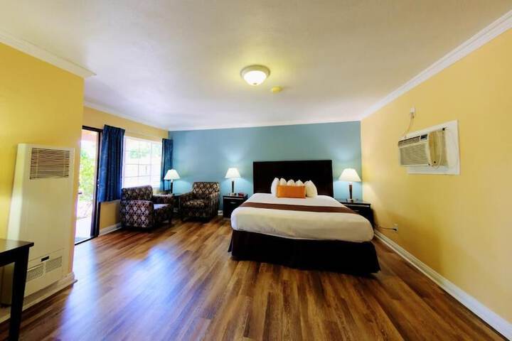 Palm Tropics Motel