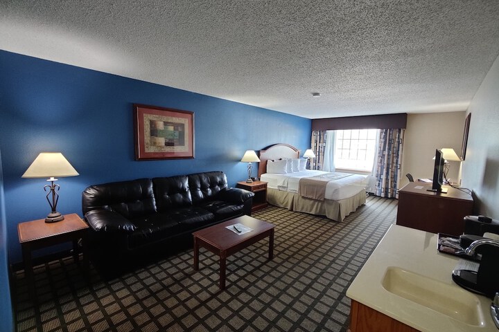 Baymont by Wyndham Albany MN