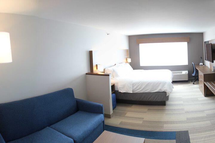 Holiday Inn Express & Suites Eau Claire West I-94 by IHG