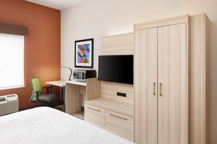 Room 14 of 32