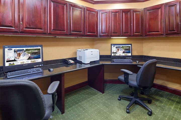 Business Center 33 of 33