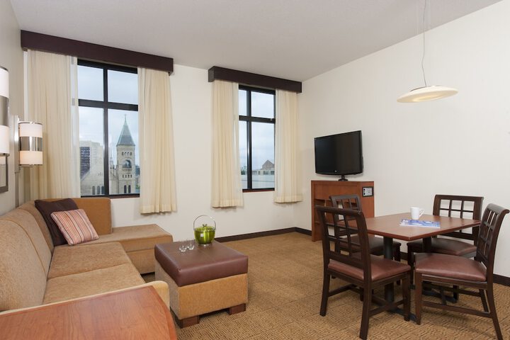 Hyatt Place Des Moines / Downtown