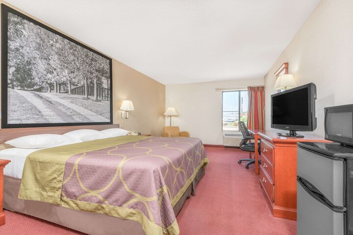 Room 9 of 15