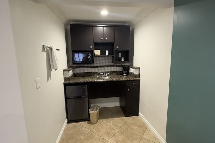 Garden Inn & Suites