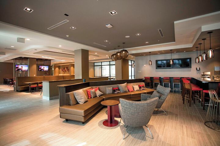 Lounge 56 of 63