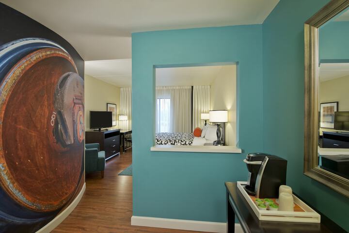 Room 8 of 28