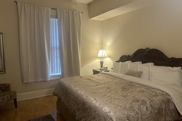 Room 17 of 27