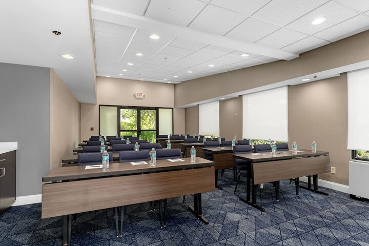 Courtyard by Marriott Burlington Williston