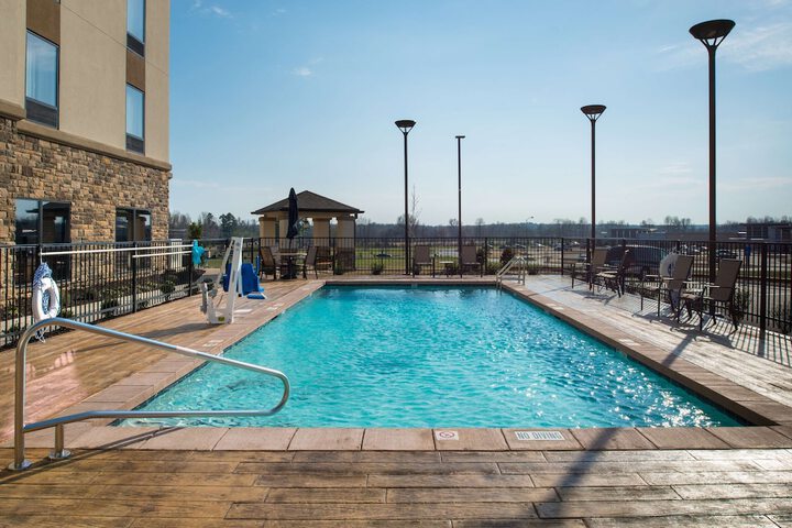 Pool 4 of 37