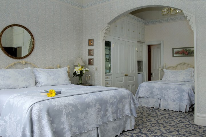 Room 52 of 65