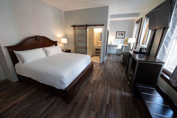 Room 13 of 14