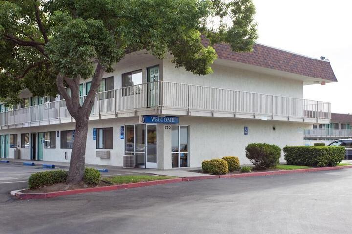 Super 8 by Wyndham Turlock
