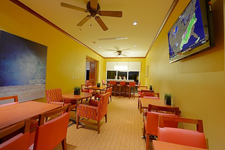 Dining 19 of 29