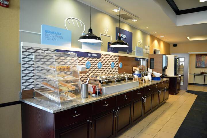 Holiday Inn Express & Suites Youngstown West - Austintown by IHG